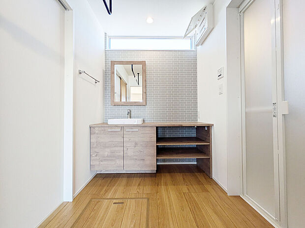 【【2号棟：洗面スペース】】独立洗面台なので使いやすさバツグンです♪