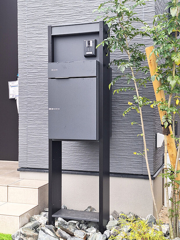 【【宅配BOX】】不在時に荷物が受け取れる宅配BOX!便利です!受け取り印を設置すれば、急な宅配便も簡単に受け取れます!