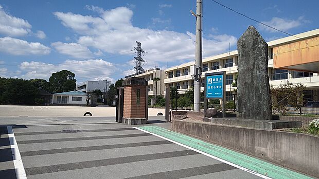 筑紫野市立筑紫小学校(約1,300m)