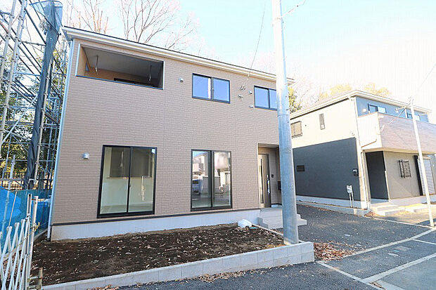 【2号棟】庭で趣味のガーデニングや家庭菜園を楽しめる充実のお住まいです♪