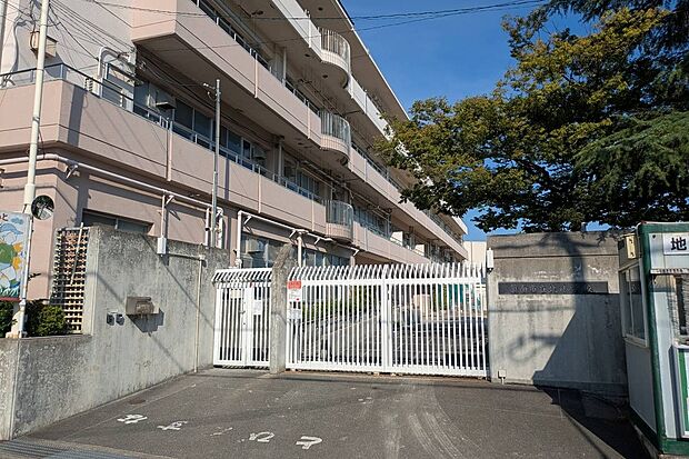 北小学校（約57m）