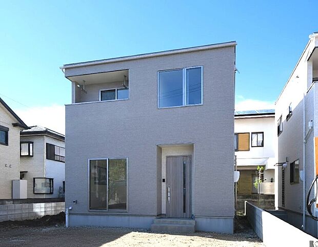 3台駐車できるゆとりのカースペース。間取りは4LDKと、プライベートスペースをしっかり確保しつつ、楽しい家族団らんもできる住まいです♪撮影月:2025年10月 外構工事中!