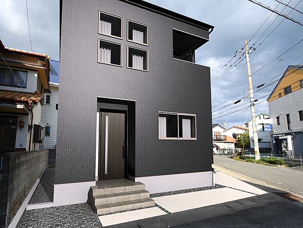 2台駐車できるゆとりのカースペース。間取りは3LDKと、プライベートスペースをしっかり確保しつつ、楽しい家族団らんもできる住まいです♪※画像はイメージです。