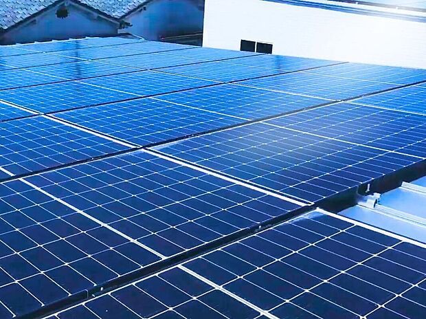 太陽光システム付き。毎日の家計を助けるだけでなく、停電時にも発電した電気が利用できます。

