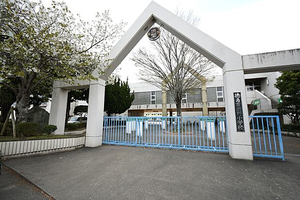 渋野小学校(約1,054m)