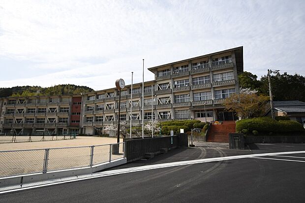 羽ノ浦中学校(約2,483m)