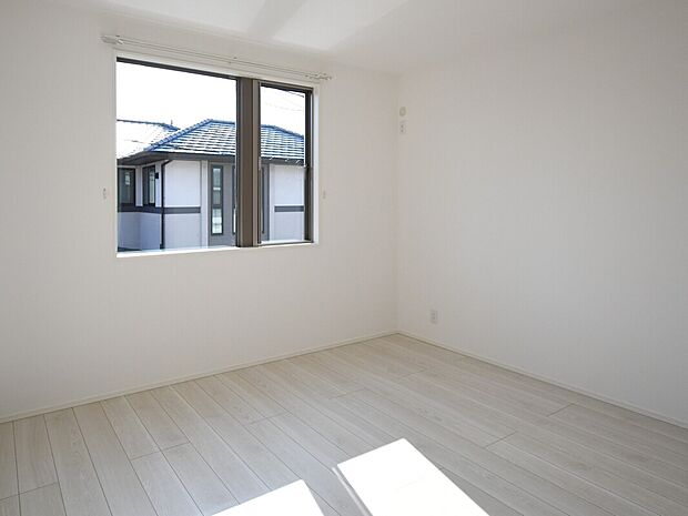 【節水・温水洗浄便座】温水洗浄便座トイレ。新素材により、気になる便座もサッとひとふきでキレイになります。