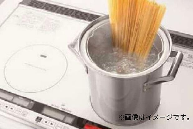 【オール電化+IHコンロ】少ない水で流す事ができる環境にも経済的に配慮されたトイレ、シャワー洗浄付きなので快適です。※画像はイメージです。