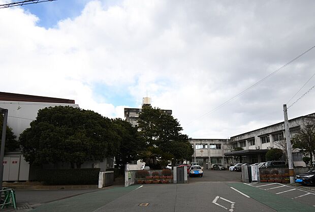 国府中学校（約450m）