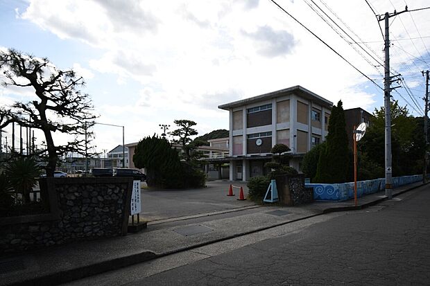 津田小学校（約1,600m）