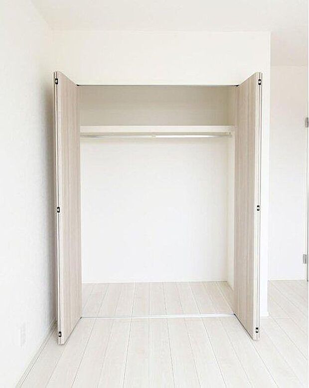 【収納】全居室収納付き!たっぷり収納できます♪大切なお洋服もスッキリ収納できます。※施工事例
