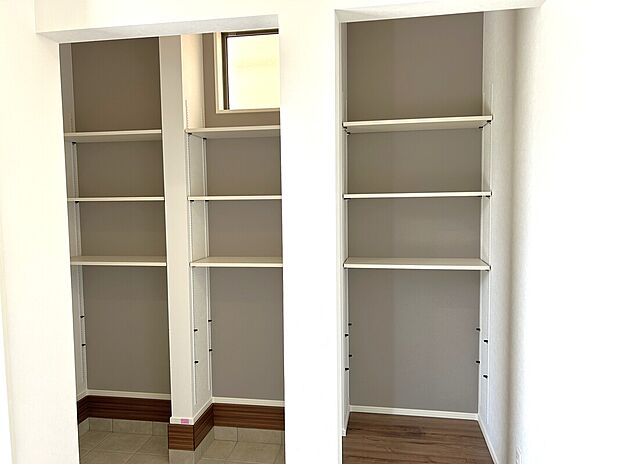 大容量の土間収納を設置。靴はもちろん、べビーカーや 趣味の道具を置いておくのにも便利です♪※施工事例です。実際とは異なります。