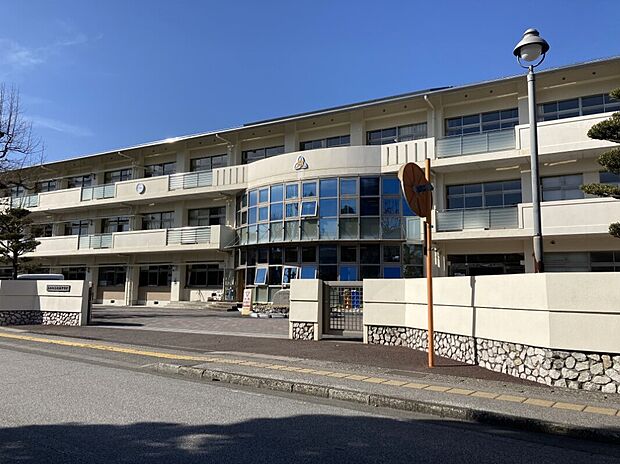 高知市立城西中学校(約2,000m)