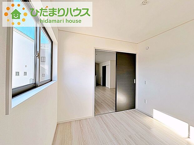 【(2号棟)リビング横洋室】白を基調とした開放感あふれるルームデザイン(^^)