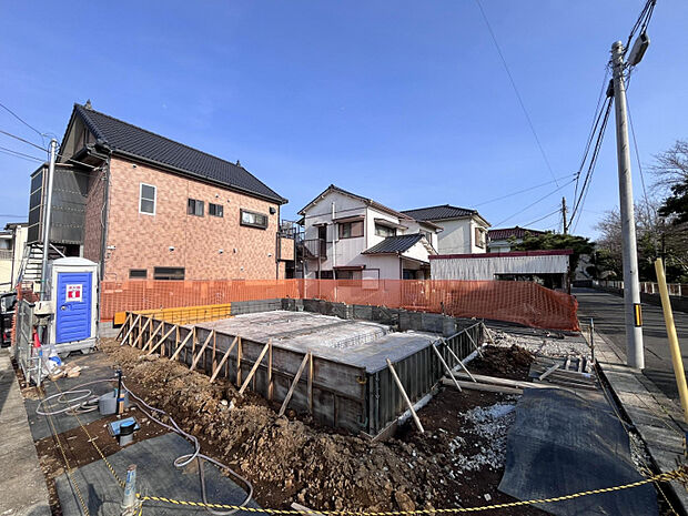 カースペース最3台分確保で、ご家族の多い方や来客時も安心。毎日の暮らしに“ゆとり”と“快適さ”をもたらす住環境です。