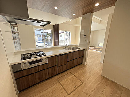 機能性とデザイン性を兼ね備えたシステムキッチン。料理をする時