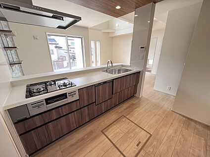 開放感あふれるペニンシュラキッチンは、毎日の料理が楽しくなる