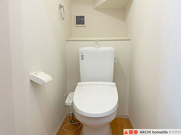 【トイレ】【2号棟】1Fの温水洗浄便座のお手洗いです。