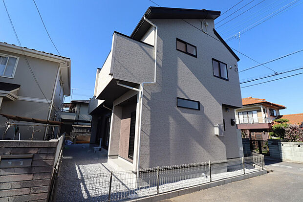 【外観】バルコニー部分が建物に立体感を与え外観全体をより洗練された印象にしています♪