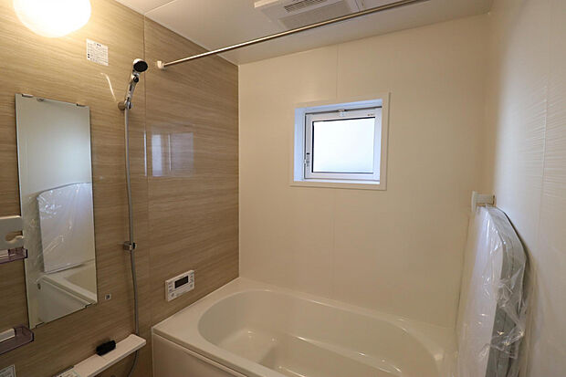 【1号棟2階 洋室】シンプルで使いやすい洋室です！寝室や子ども部屋、ワークルームなど、多目的に活用できる快適なお部屋♪