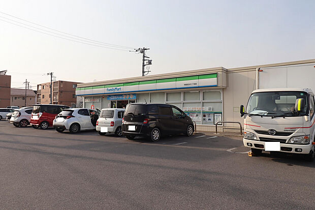ファミリーマート宇都宮五代2丁目店（約83m）