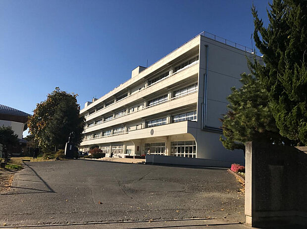 西中学校(約1,495m)