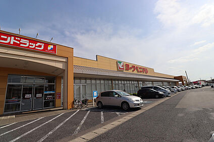 ヨークベニマル石井町店 388m