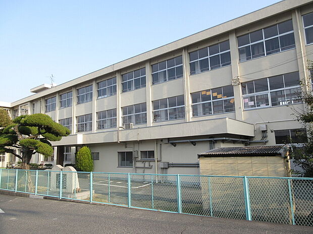 岡山市立灘崎小学校（約1,800m）
