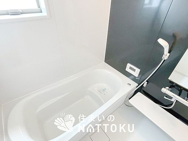 現地写真（浴室）
浴室暖房乾燥機付き。１坪タイプで広々です。