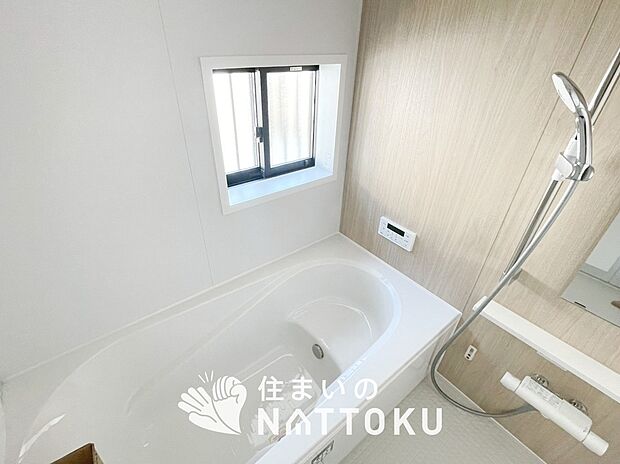 現地写真（浴室）
浴室暖房乾燥機付き。１坪タイプで広々です。