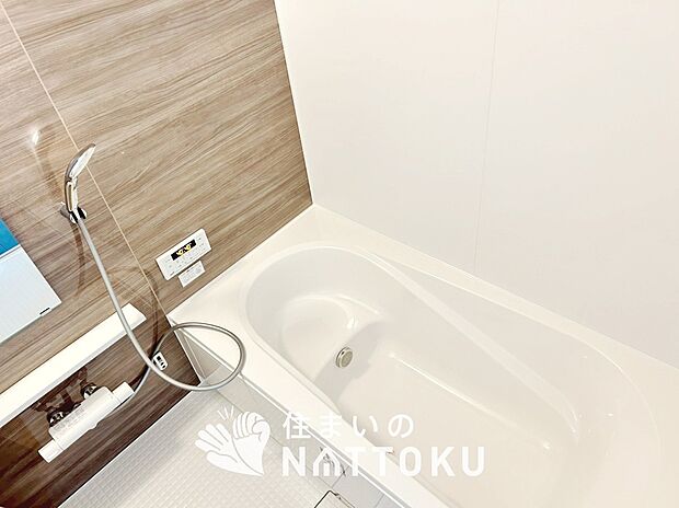 現地写真（浴室）
浴室暖房乾燥機付き。１坪タイプで広々です。