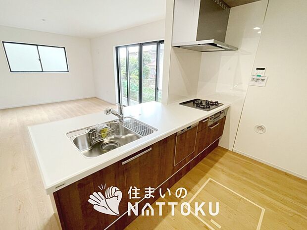 現地写真(キッチン)
収納たっぷりのシステムキッチン、浄水器付水栓を標準装備しています。