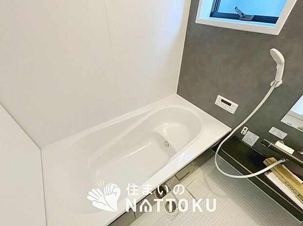 現地写真（浴室）
浴室暖房乾燥機付き。１坪タイプで広々です。