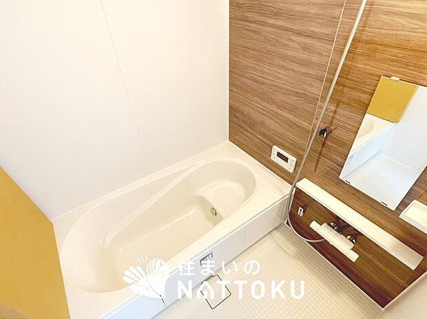 現地写真（浴室）
浴室暖房乾燥機付き。１坪タイプで広々です。