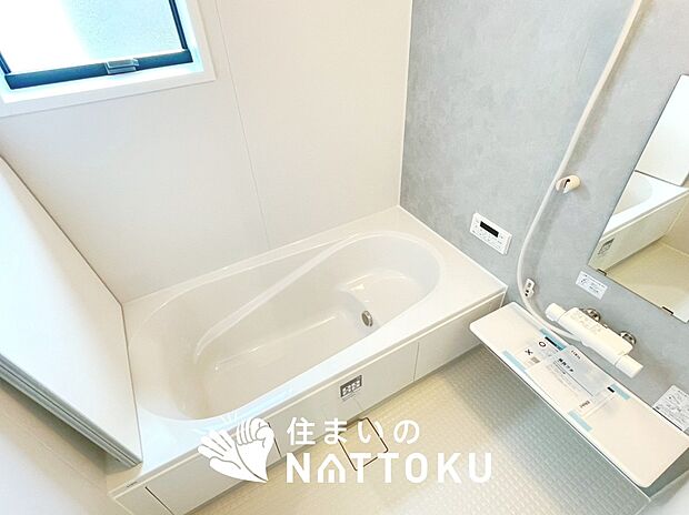 現地写真（浴室）
浴室暖房乾燥機付き。１坪タイプで広々です。