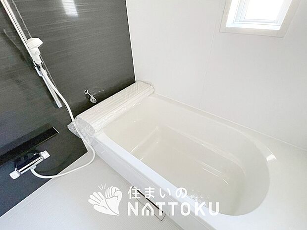 現地写真（浴室）
浴室暖房乾燥機付き。１坪タイプで広々です。