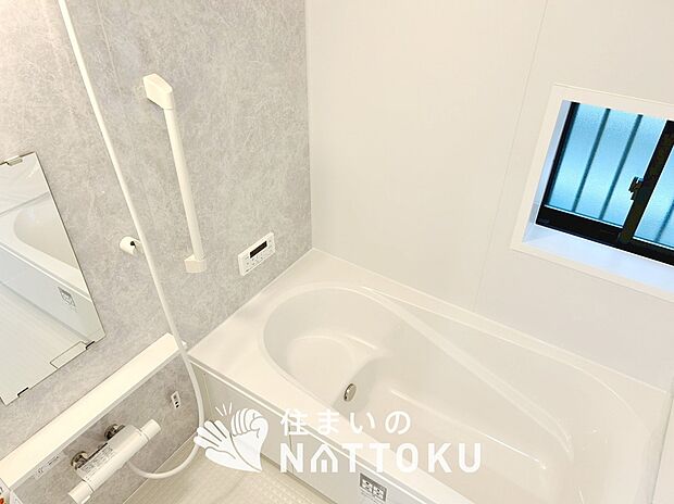 現地写真(浴室)
浴室暖房乾燥機付き。1坪タイプで広々です。