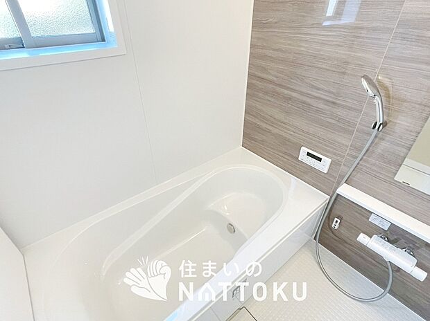 現地写真（浴室）
浴室暖房乾燥機付き。１坪タイプで広々です。