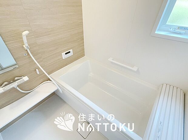 現地写真（浴室）
浴室暖房乾燥機付き。１坪タイプで広々です。