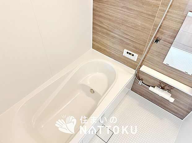 現地写真(浴室)
浴室暖房乾燥機付き。1坪タイプで広々です。