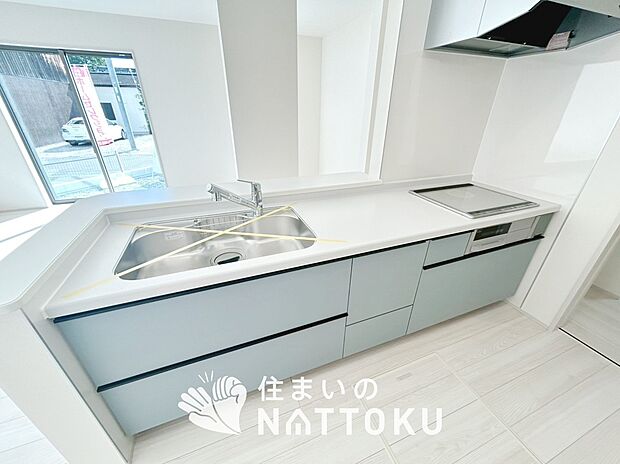 現地写真(キッチン)
収納たっぷりのシステムキッチン、浄水器付水栓を標準装備しています。
