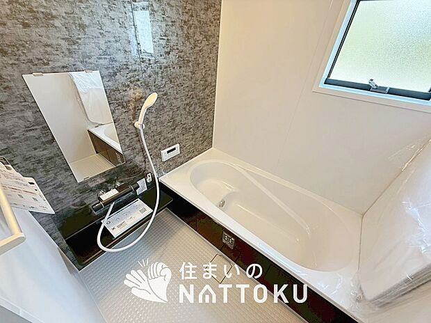 現地写真（浴室）
浴室暖房乾燥機付き。１坪タイプで広々です。