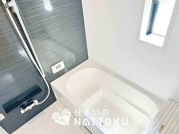 現地写真（浴室）
浴室暖房乾燥機付き。１坪タイプで広々です。