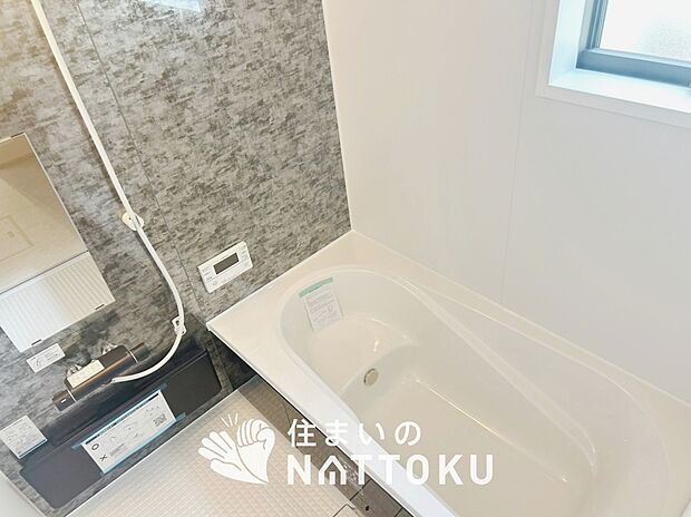 現地写真(浴室)
浴室暖房乾燥機付き。1坪タイプで広々です。