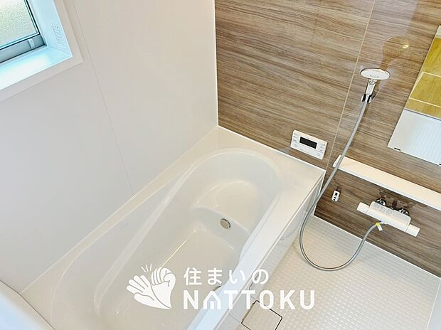 現地写真(浴室)
浴室暖房乾燥機付き。1坪タイプで広々です。