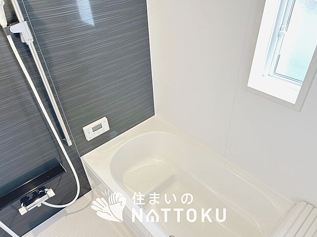 現地写真（浴室）
浴室暖房乾燥機付き。１坪タイプで広々です。