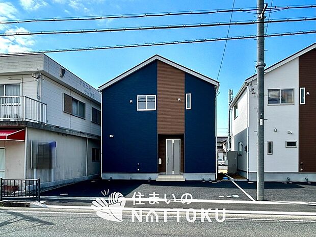 【現地写真（外観）【２号地】】軽くて火災に強い屋根材を採用し、地震時の建物への負担や揺れを軽減しています。