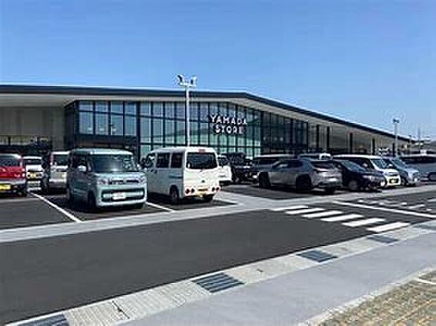 ヤマダストアー新青山店(約1,900m)