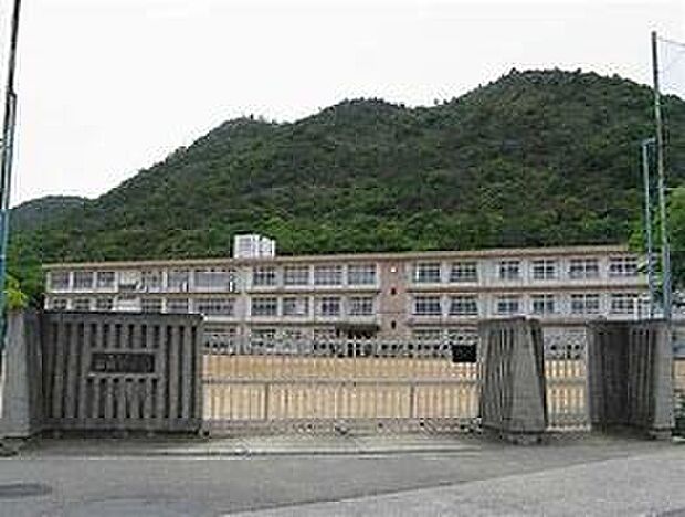 姫路市立夢前中学校(約2,500m)