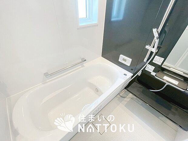 【現地写真(浴室)】浴室暖房乾燥機付き。1坪タイプで広々です。